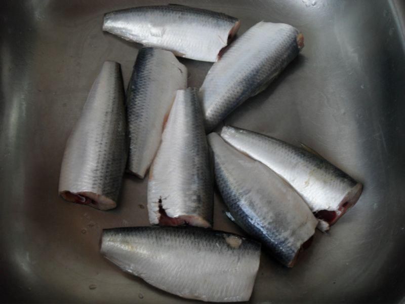 Как приготовить консервы из рыбы в мультиварке